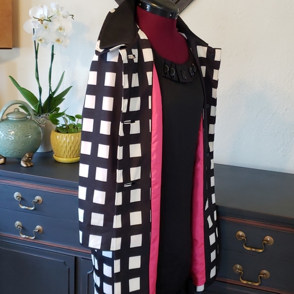 Kate Spade Jackie O black white hot pink rain coat - Picture 4 of 8